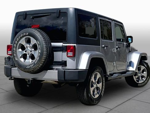 Used 2018 Jeep Wrangler Unlimited Sahara w/ Connectivity Group AWD/4WD image 13