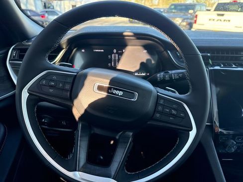 New 2025 Jeep Grand Cherokee Limited image 18