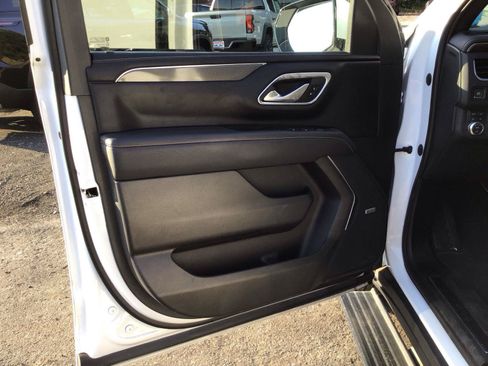 Used 2023 GMC Yukon AT4 w/ AT4 Premium Plus Package AWD/4WD image 12