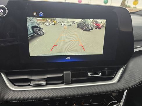 Used 2025 Chevrolet Equinox LT AWD/4WD image 20