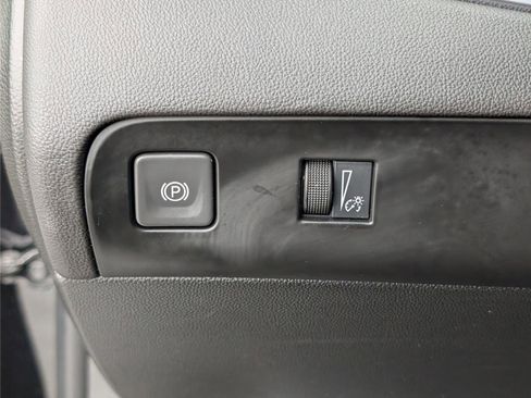 Used 2022 Buick Enclave Essence image 23