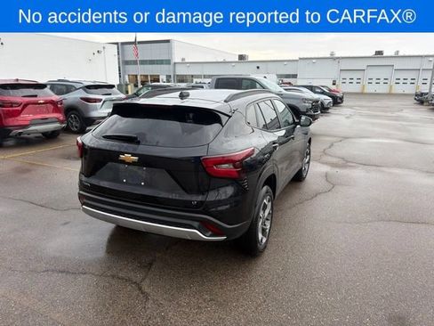 Used 2025 Chevrolet Trax LT FWD image 13