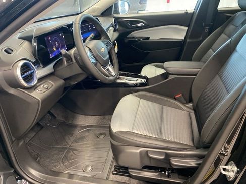 New 2025 Chevrolet Trax LT w/ Driver Confidence Package FWD image 23