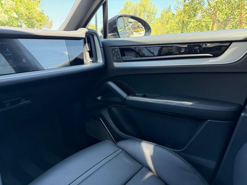 New 2025 Porsche Cayenne Coupe AWD/4WD image 24