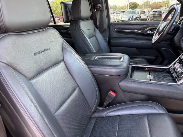 Used 2021 GMC Yukon Denali w/ Denali Premium Package AWD/4WD image 25