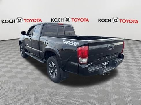 Used 2017 Toyota Tacoma TRD Sport w/ Tow Package (A/T) image 6