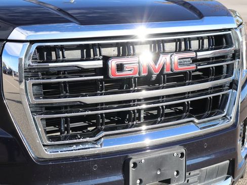 Used 2021 GMC Yukon XL SLT w/ SLT Premium Package image 12