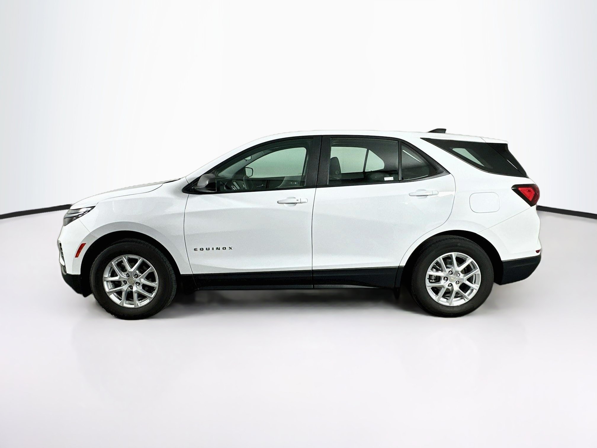 Used 2024 Chevrolet Equinox LS FWD image 4
