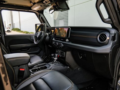 Used 2024 Jeep Gladiator Sport image 41