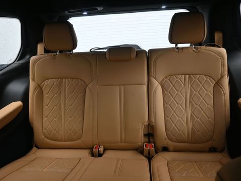 Used 2023 Jeep Grand Wagoneer Series III AWD/4WD image 14