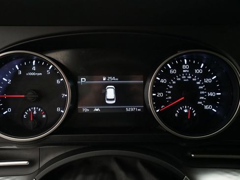 Certified 2024 Kia Carnival LX image 2