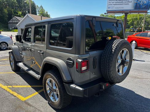 Used 2018 Jeep Wrangler Unlimited Sahara w/ Cold Weather Group AWD/4WD image 5