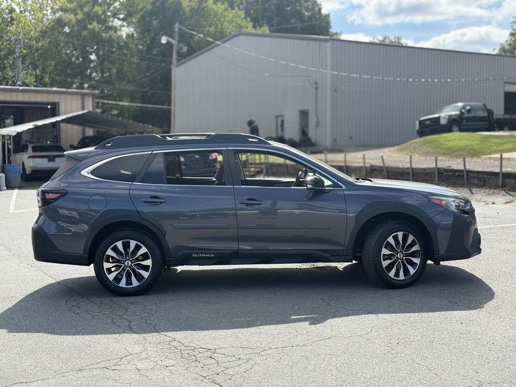 Used 2023 Subaru Outback Limited AWD/4WD image 10