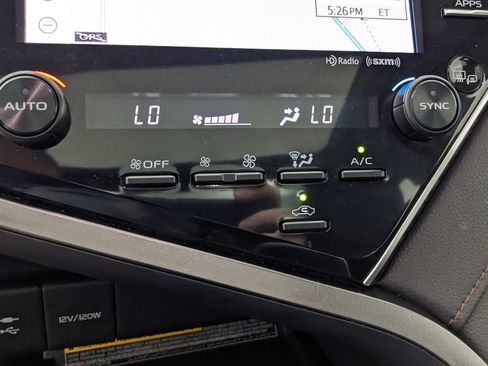 Used 2018 Toyota Camry XLE FWD image 28