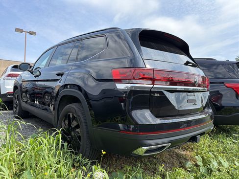 Used 2024 Volkswagen Atlas SE AWD/4WD image 4