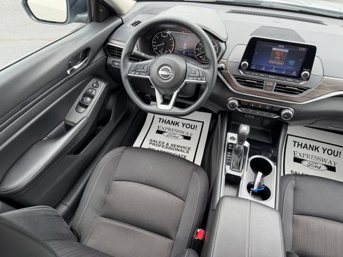 Used 2024 Nissan Altima 2.5 SV FWD image 13