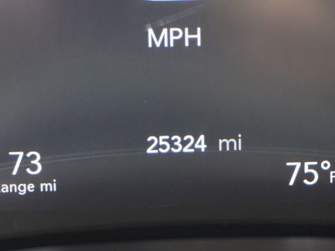 Used 2024 Chrysler Pacifica Touring-L image 4