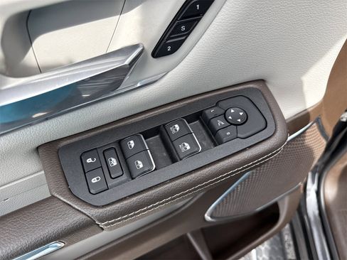 Used 2025 RAM 1500 Laramie image 14