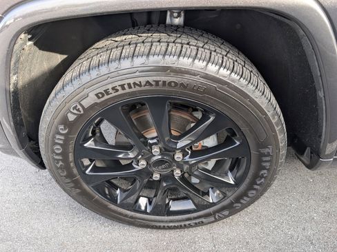 Used 2020 Jeep Grand Cherokee Altitude image 27