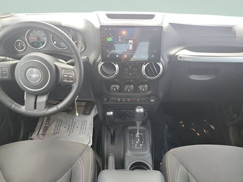 Used 2017 Jeep Wrangler Unlimited Sahara w/ Connectivity Group AWD/4WD image 11