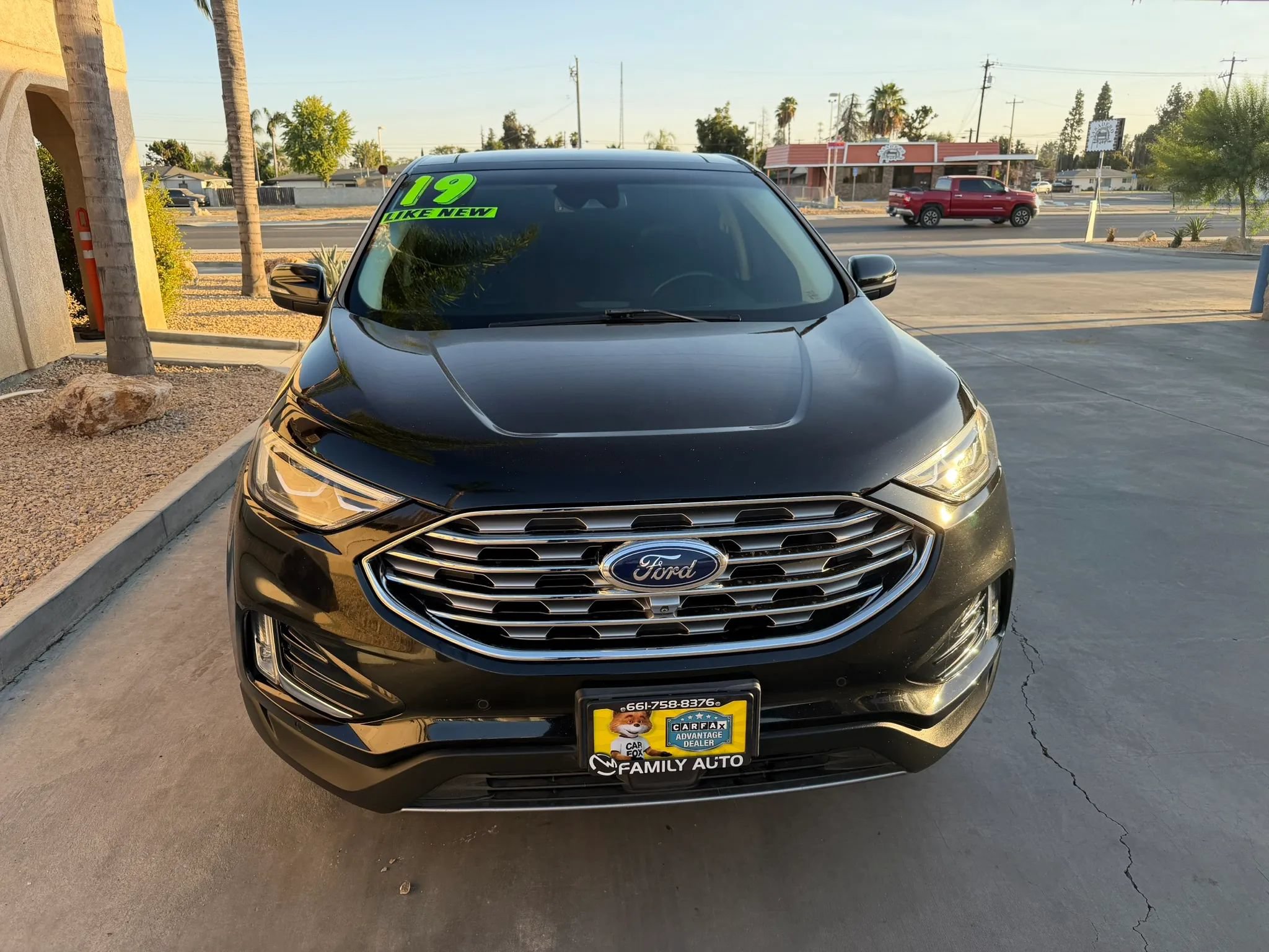 Used 2019 Ford Edge Titanium w/ Equipment Group 301A FWD image 2