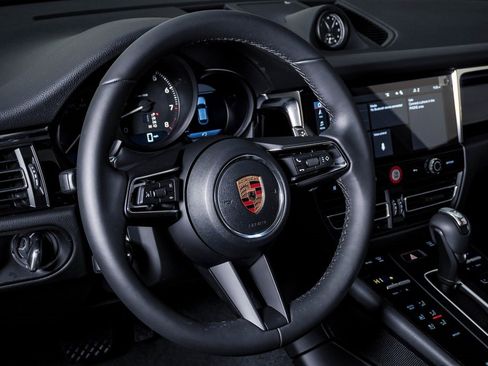 New 2026 Porsche Macan image 18