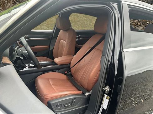 Used 2022 Audi e-tron Premium Plus w/ Premium Plus Package image 24