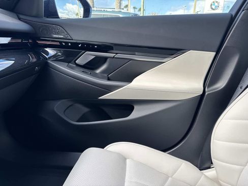 Certified 2025 BMW 530i w/ M Sport Package image 22