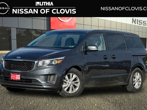 Used 2017 Kia Sedona LX w/ LX Essentials Premium Package image 1