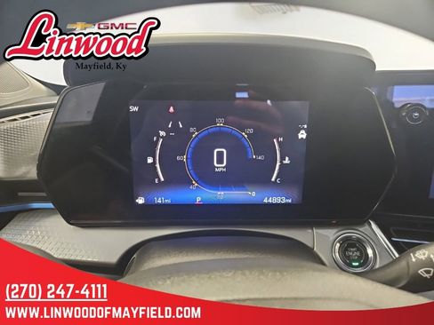 Used 2025 Chevrolet Trax LT FWD image 17