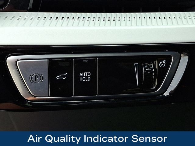 Used 2025 Cadillac Optiq Luxury 2 w/ LPO, Floor Liner Package AWD/4WD image 9