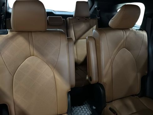 Used 2024 Toyota Highlander Platinum AWD/4WD image 14