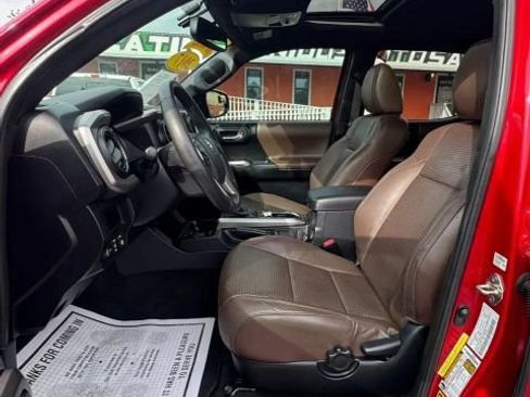 Used 2017 Toyota Tacoma Limited w/ Tow Package RWD image 10