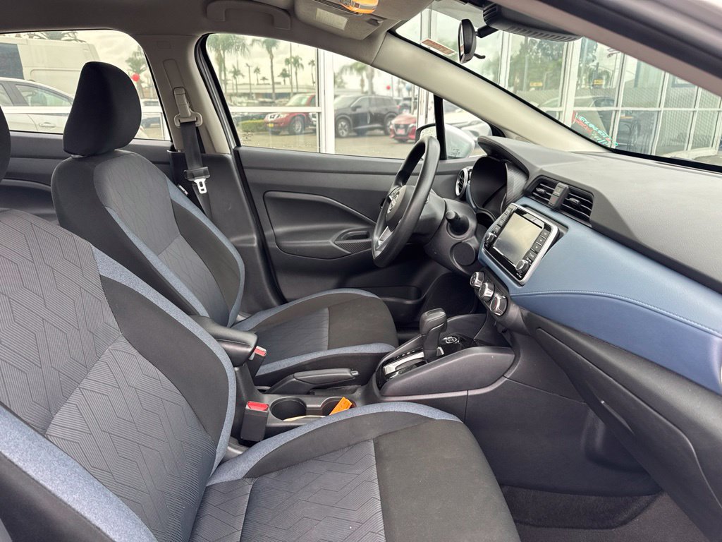 Used 2025 Nissan Versa SV FWD image 9
