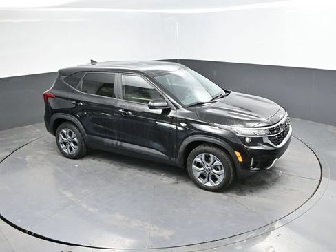Used 2024 Kia Seltos LX AWD/4WD image 32