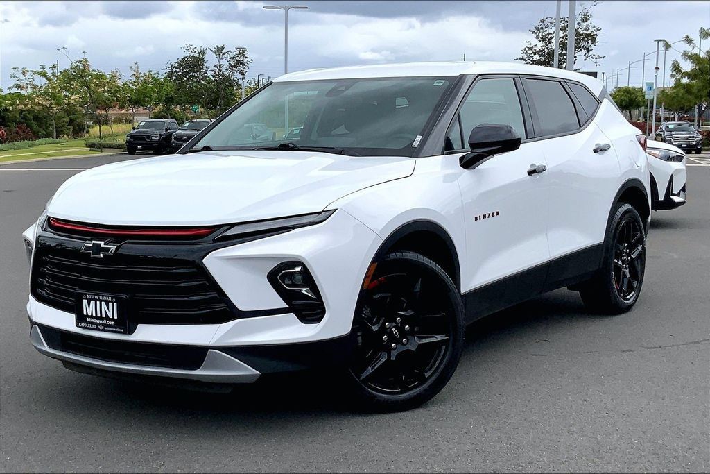 Used 2023 Chevrolet Blazer LT FWD image 2