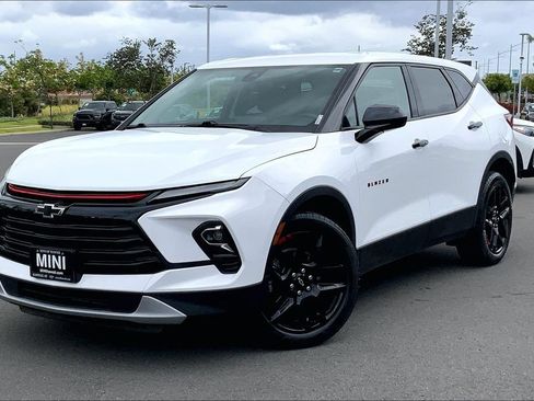 Used 2023 Chevrolet Blazer LT FWD image 2