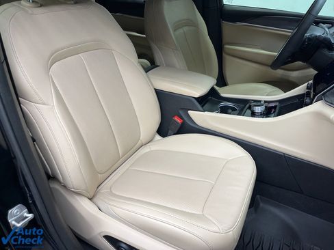 Used 2025 Jeep Grand Cherokee Limited w/ Luxury Tech Group II image 24