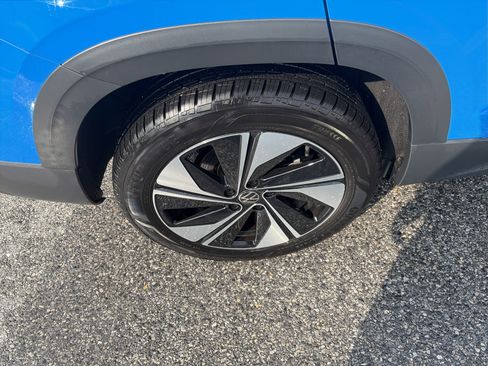 New 2025 Volkswagen Taos SE image 18