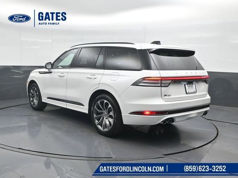 New 2026 Lincoln Aviator AWD image 8