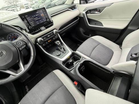 Used 2020 Toyota RAV4 XLE image 18
