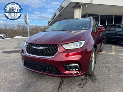 Used 2022 Chrysler Pacifica Touring-L w/ Uconnect Theater Family Group image 1