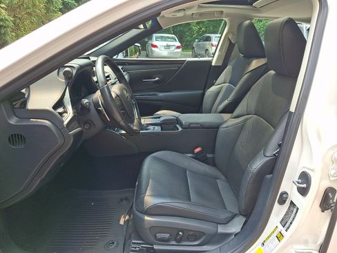 Used 2020 Lexus ES 300h w/ Premium Package FWD image 14