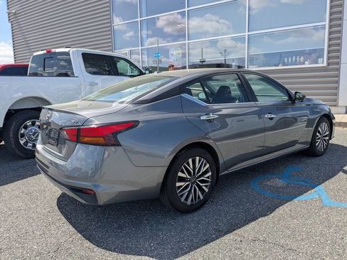 Used 2024 Nissan Altima 2.5 SV image 3