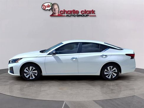 Used 2025 Nissan Altima 2.5 S image 2