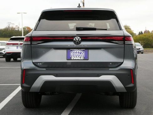 Used 2026 Volkswagen Tiguan SE AWD/4WD image 18