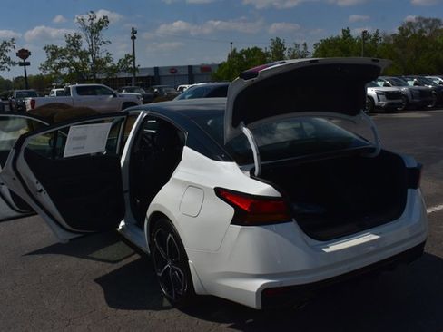 New 2026 Nissan Altima 2.5 SR FWD image 17