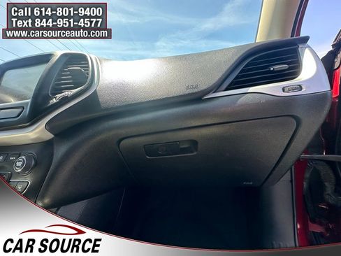 Used 2017 Jeep Cherokee Latitude w/ Safety/Convenience Group AWD/4WD image 19