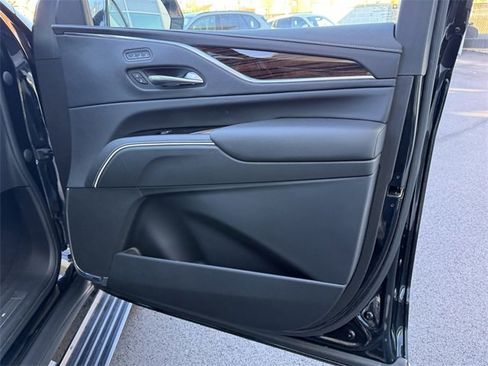 Used 2021 Cadillac Escalade Premium Luxury w/ Driver Assist Tech Package image 32