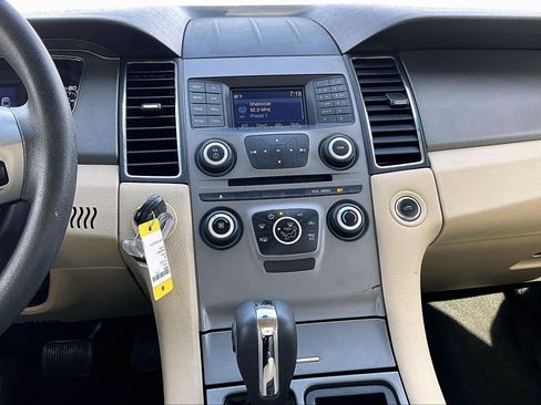 Used 2015 Ford Taurus SE image 6